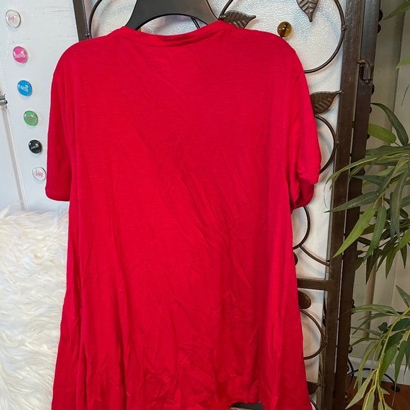 Red Scoop Neck Short Sleeve Asymmetrical T-Shirt with Cold Shoulder. PXL. - Picture 2 of 3
